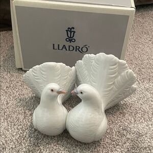 Lladro White Couple of Doves Figurine